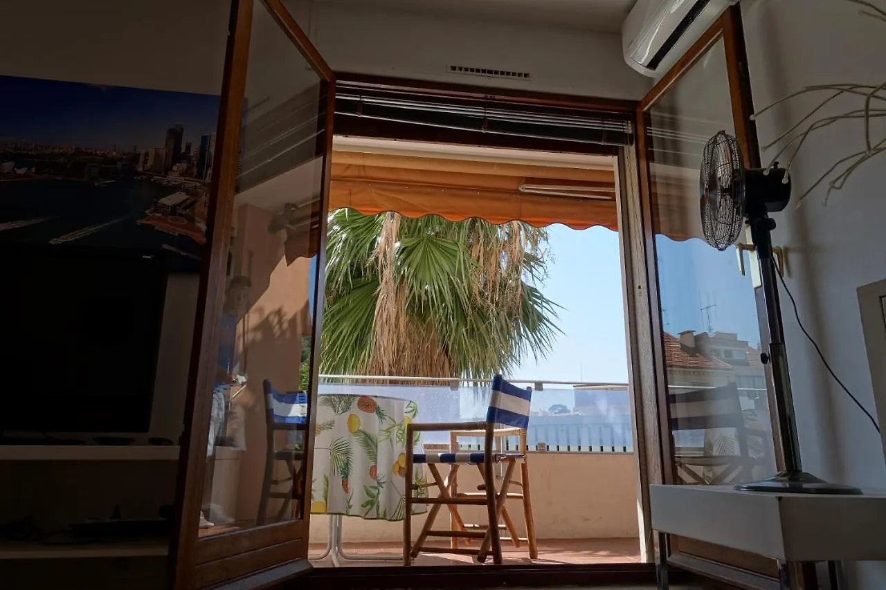 Appartement 38M2 Avec Balcon En Plein Coeur De Ville Hyeres France