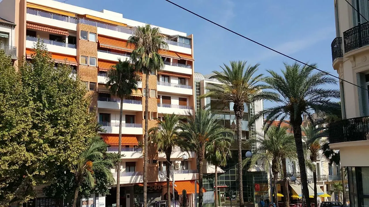 Appartement 38m2 avec balcon en plein coeur de ville Hyères