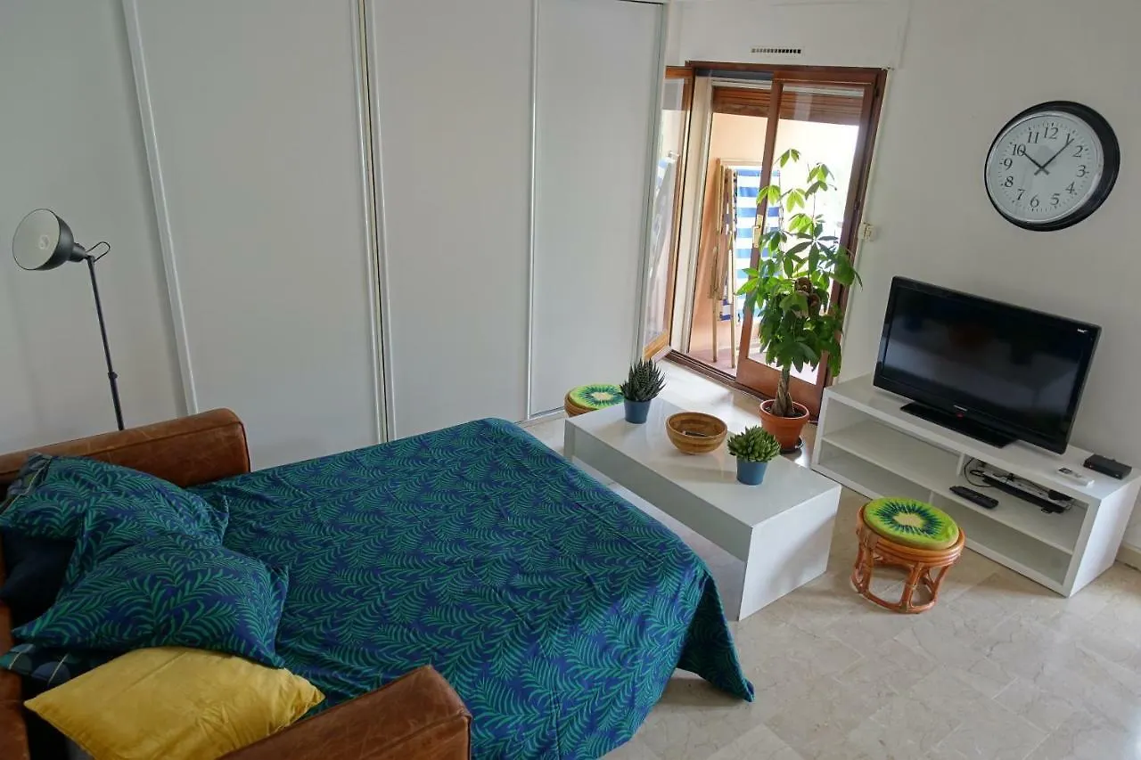 Appartement 38M2 Avec Balcon En Plein Coeur De Ville Hyeres 0*,  France